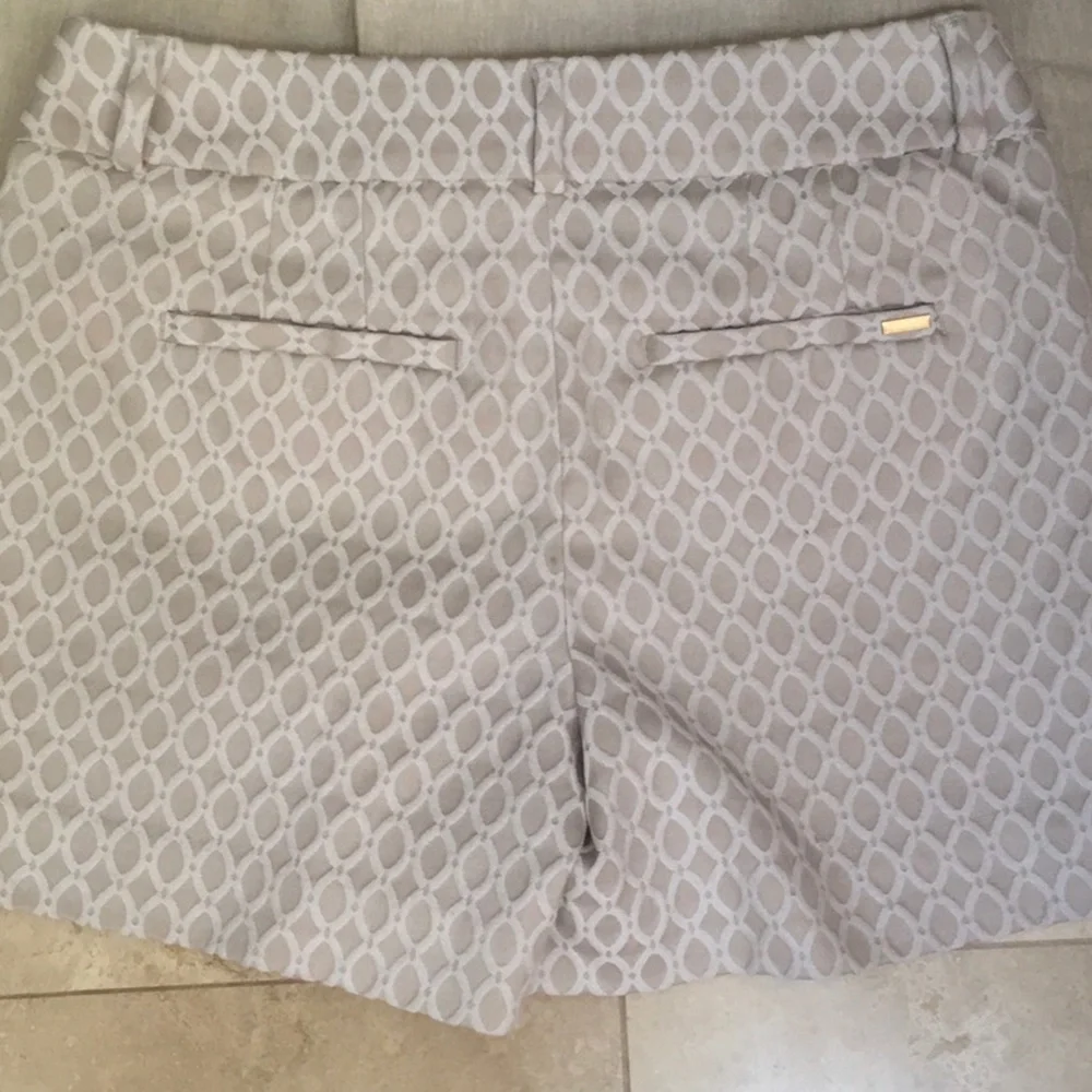 WHBM Patterned Shorts Size 4 - Picture 3 of 6